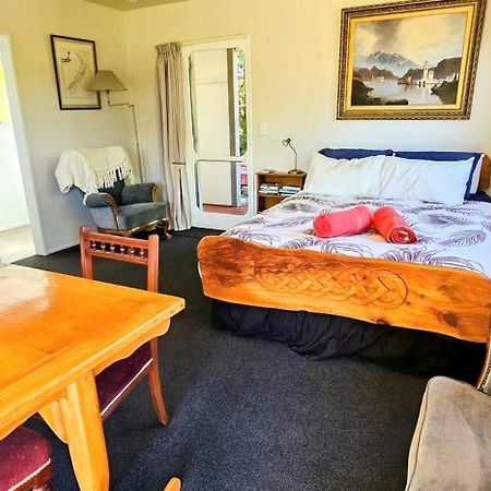 Waterwheel Cottage Upper Moutere Ngoại thất bức ảnh